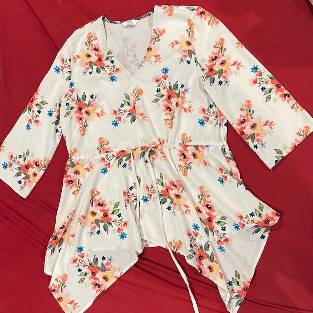 Multi colored flower top. Silky texture.